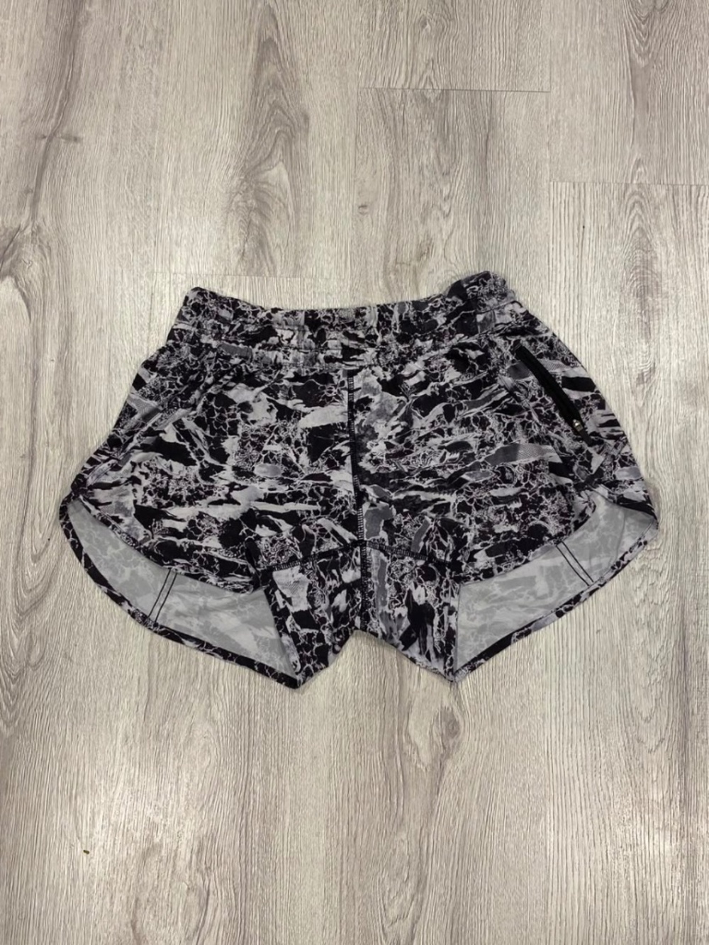 Lululemon Black & Gray Patterned Athletic Running Shorts - Size 10